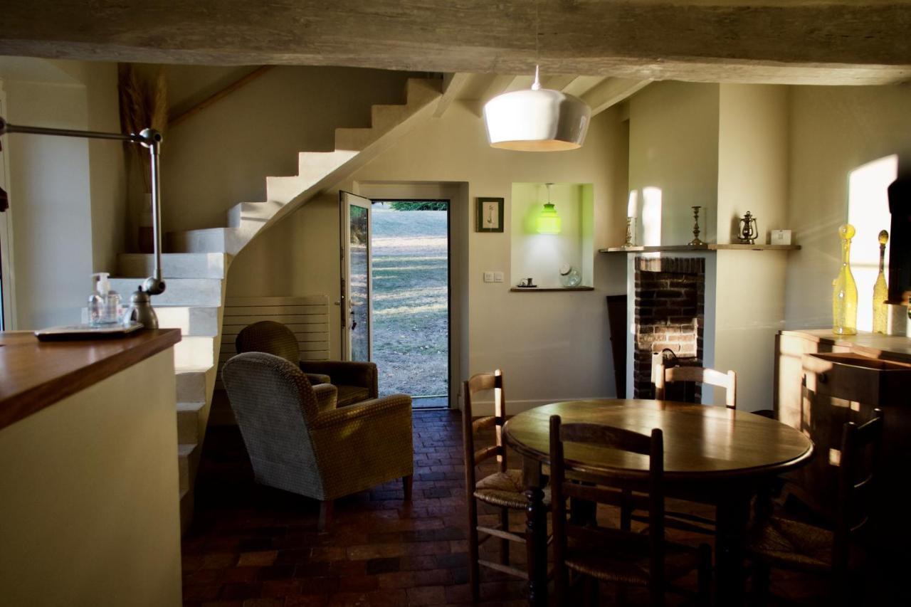 La Petite Maison Dans La Prairie Mézilles Εξωτερικό φωτογραφία